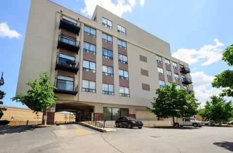 2451 W Howard St, Chicago, IL 60645
