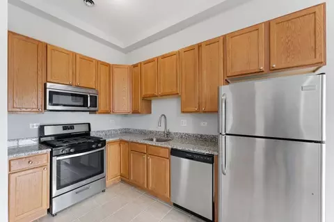 2451 W Howard St, Chicago, IL 60645