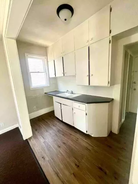 808 7th St NW, Canton, OH 44703