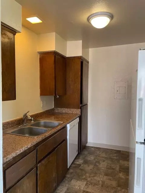 551 W Ashlan Ave, Clovis, CA 93612 photo 4