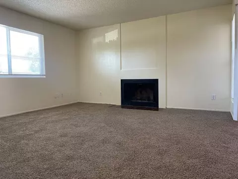551 W Ashlan Ave, Clovis, CA 93612