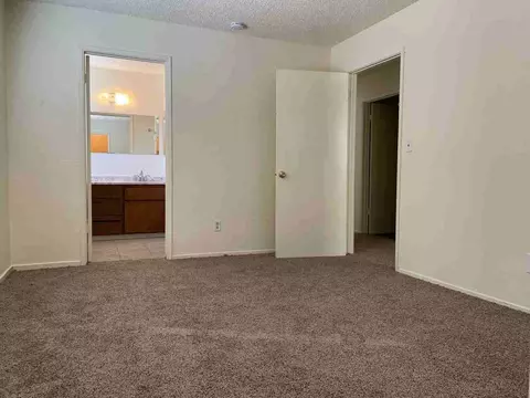 551 W Ashlan Ave, Clovis, CA 93612 photo 6