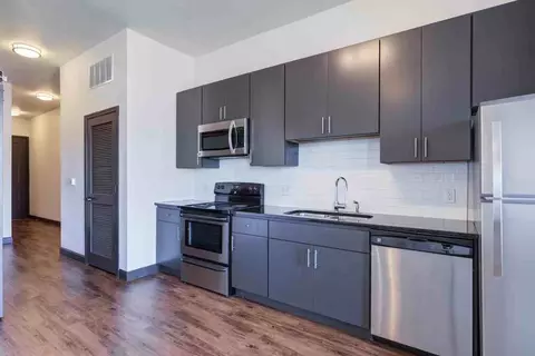 1701 Broad St, Chattanooga, TN 37408 photo 2