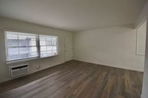 12807 Burbank Blvd, Los Angeles, CA 91607