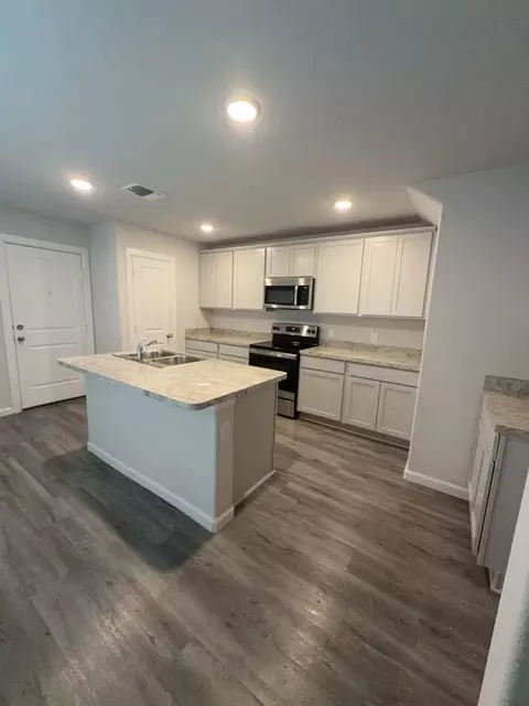 501 Hines Ave, Willis, TX 77378