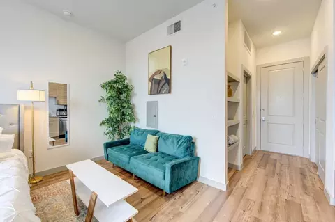 1111 Shepherd Dr, Houston, TX 77007