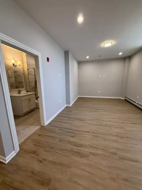 10 N Sheridan Rd, Waukegan, IL 60085