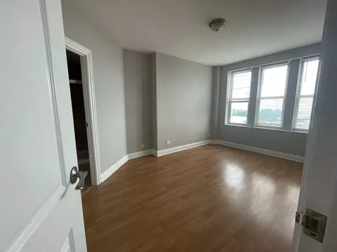 10 N Sheridan Rd, Waukegan, IL 60085
