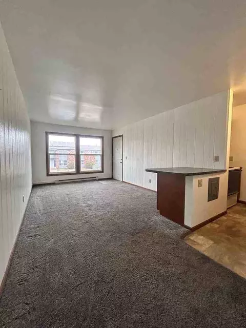 920 Richard Dr, Eau Claire, WI 54701