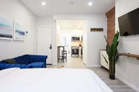 141 E 33rd St, New York, NY 10016