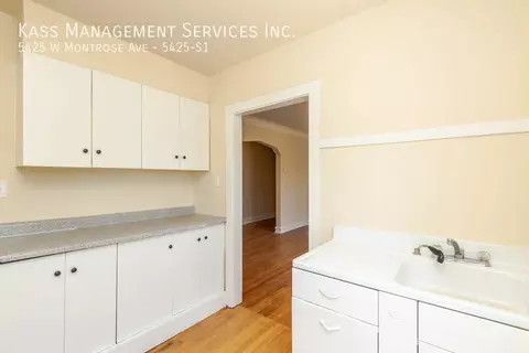 5419 W Montrose Ave, Chicago, IL 60641