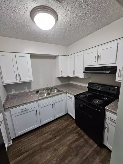 250 N East St, Plainfield, IN 46168