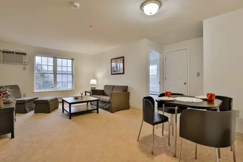 195 Eastern Ave, Manchester, NH 03104