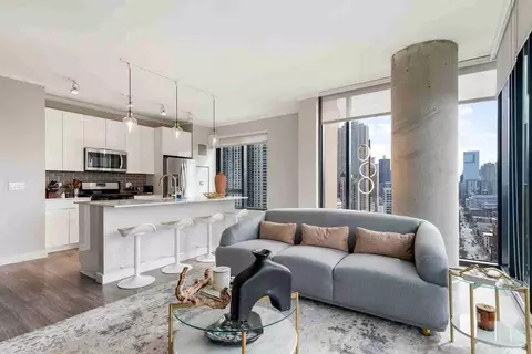 823 N Clark St, Chicago, IL 60610