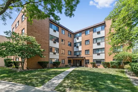 6826 N Ridge Blvd, Chicago, IL 60645