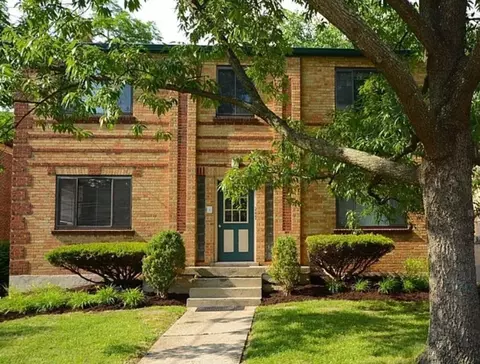524 Riddle Crest Ln, Cincinnati, OH 45220