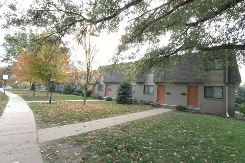 7312 S 81st St, La Vista, NE 68128