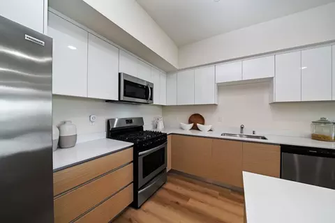 5252 Willowcrest Ave, North Hollywood, CA 91601