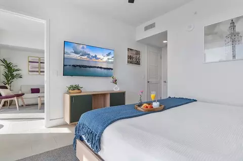 Undisclosed, Miami, FL 33132 photo 14