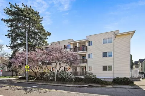 1215 N 90th St, Seattle, WA 98103