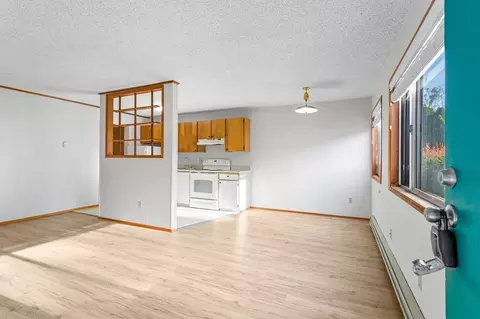 1508 SW Dewitt St, Portland, OR 97239