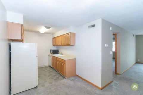 Charleston Court Apts & Ths, Lincoln, NE 68505