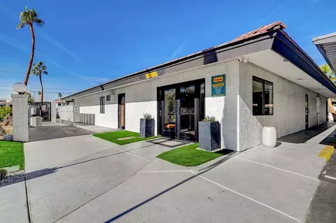 1500 E Viking Rd, Paradise, NV 89119