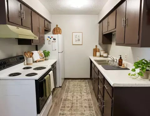 1047 Langley Rd, Waterloo, IA 50702