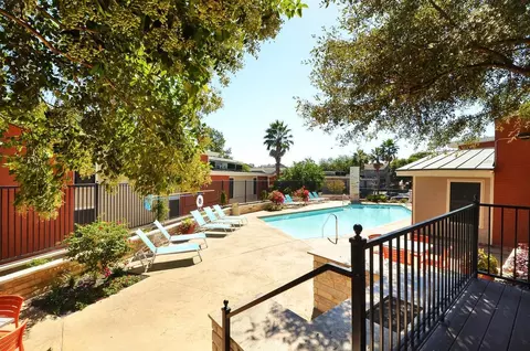 1900 Burton Dr, Austin, TX 78741