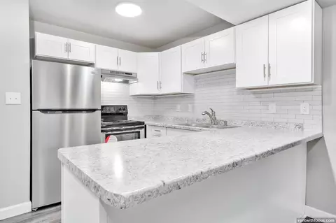 333 311 211 225 235 245 323 333 Southtowne Dr, South Milwaukee, WI 53172