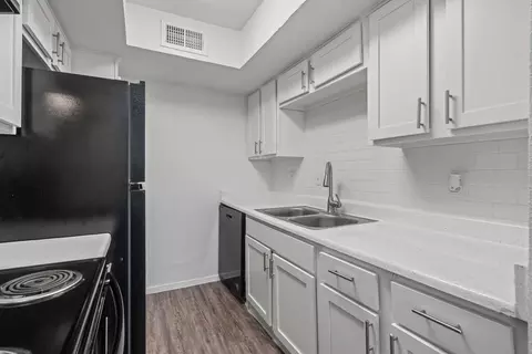9445 Concourse Dr, Houston, TX 77036 photo 3