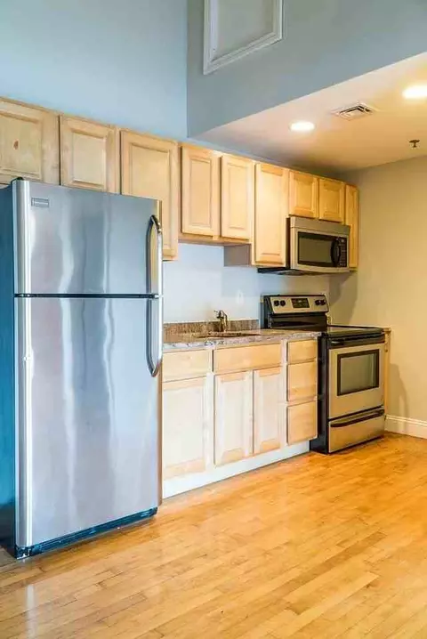 60 Franklin St, Worcester, MA 01608