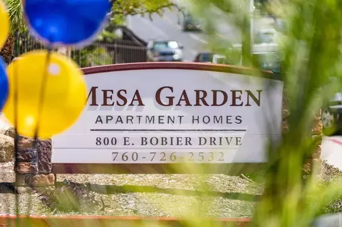 800 E Bobier Dr, Vista, CA 92084