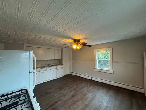 45 Friend St, Amesbury, MA 01913