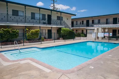 8525 De Soto Ave, Los Angeles, CA 91304