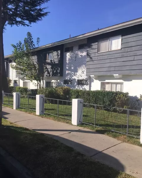 8525 De Soto Ave, Los Angeles, CA 91304