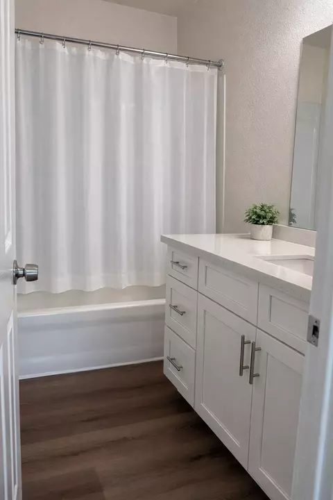 9010 Tobias Ave, Panorama City, CA 91402
