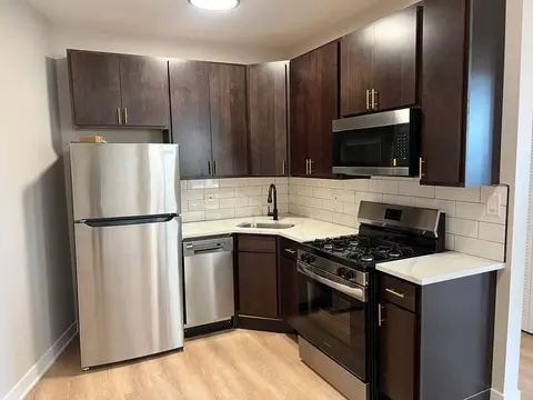 3015 N Milwaukee Ave, Chicago, IL 60618