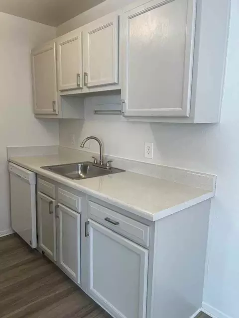 17 Middlesex Rd, Newport News, VA 23606