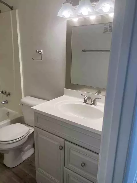 17 Middlesex Rd, Newport News, VA 23606