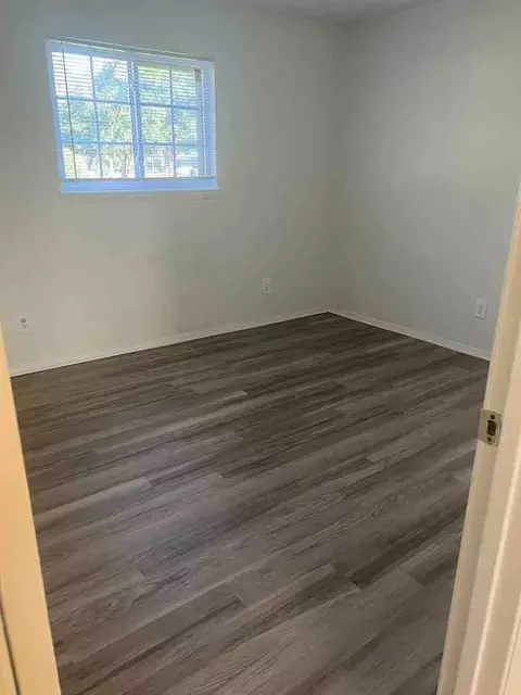 17 Middlesex Rd, Newport News, VA 23606