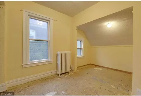 432 Dewey St, Saint Paul, MN 55104