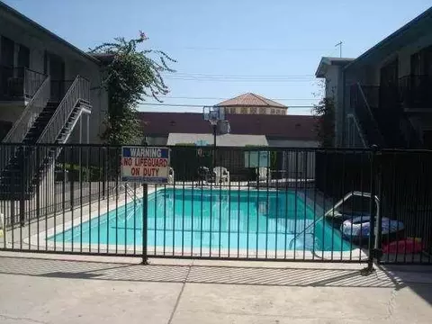 6444 Shirley Ave, Reseda, CA 91335