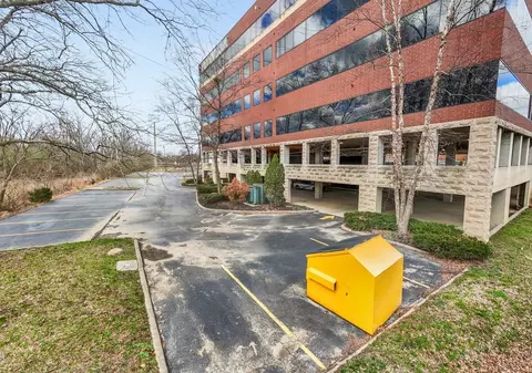 1031 Zorn Ave, Louisville, KY 40207