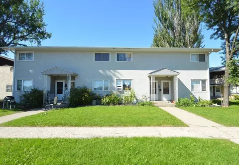 1438 S 14th St, Grand Forks, ND 58201