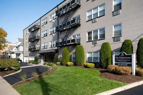 30 Euclid Ave, Hackensack, NJ 07601