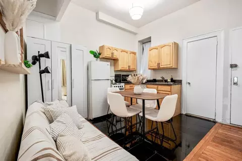 200 E 11th St, New York, NY 10003