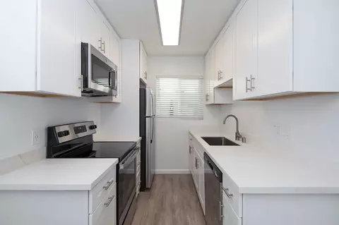 2660 Hornblend St, San Diego, CA 92109