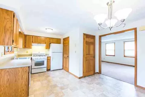 37 Hollis St, Pepperell, MA 01463