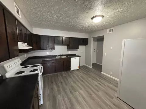 2303 Benson Gardens Blvd, Omaha, NE 68134